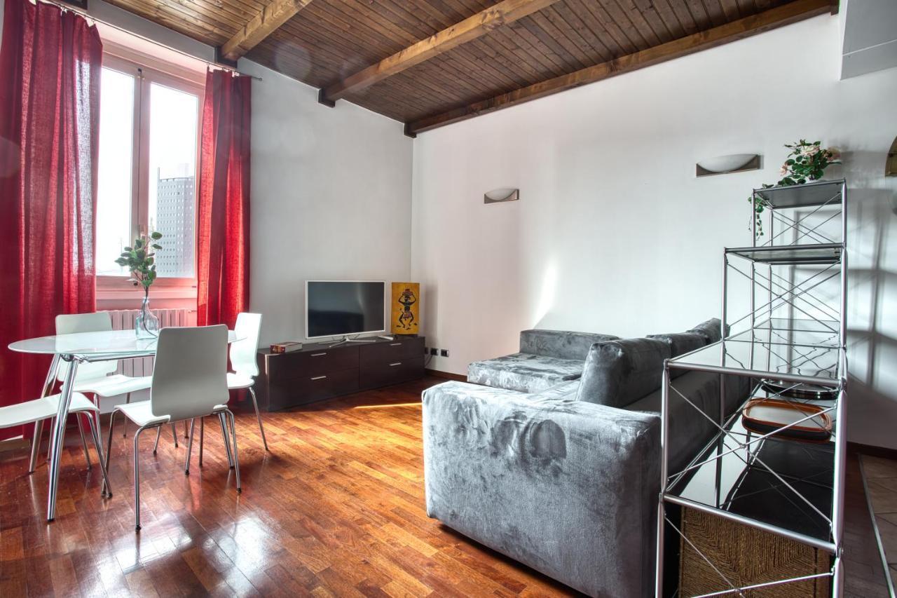 Joivy Charming Apartment In The Heart Of Isola District Milan Bagian luar foto