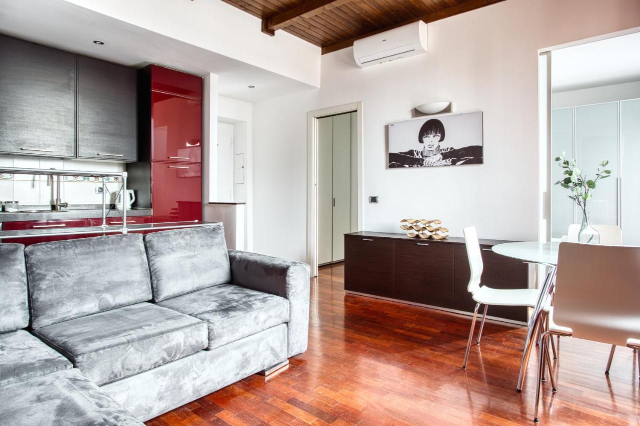 Joivy Charming Apartment In The Heart Of Isola District Milan Bagian luar foto