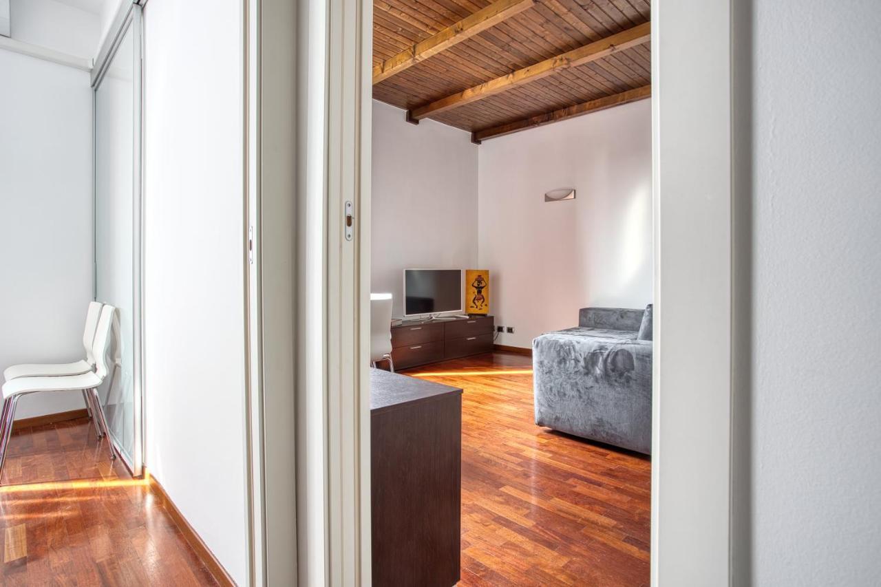 Joivy Charming Apartment In The Heart Of Isola District Milan Bagian luar foto